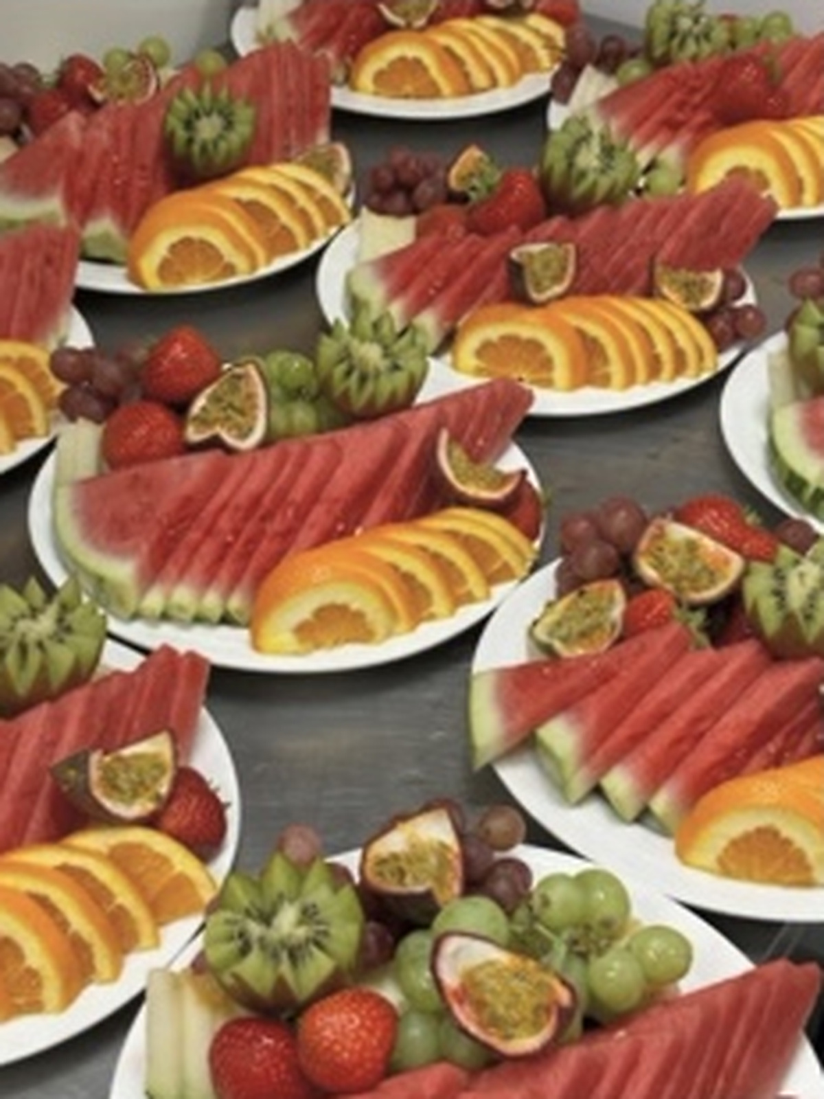 Fruktfat med melon, jordbær og fiken